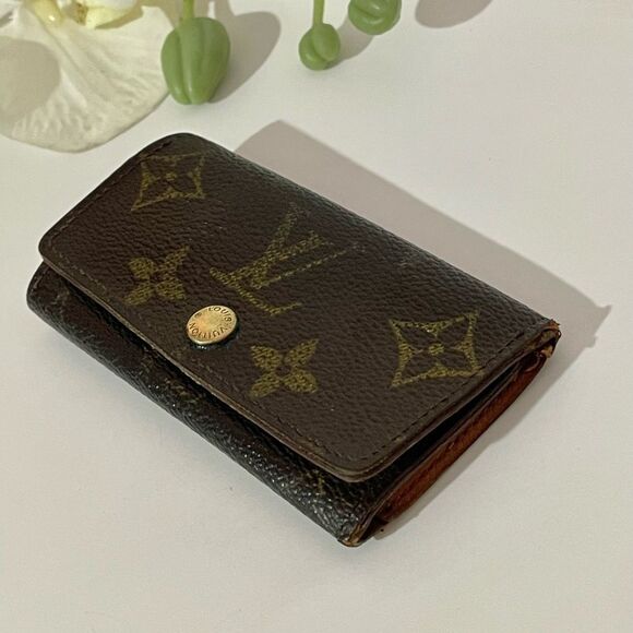 Louis Vuitton Monogram 4 Key Wallet - Picture 4 of 12